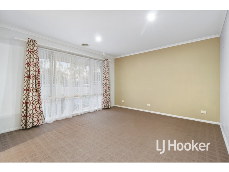 13 Riviera Drive, Pakenham VIC 3810