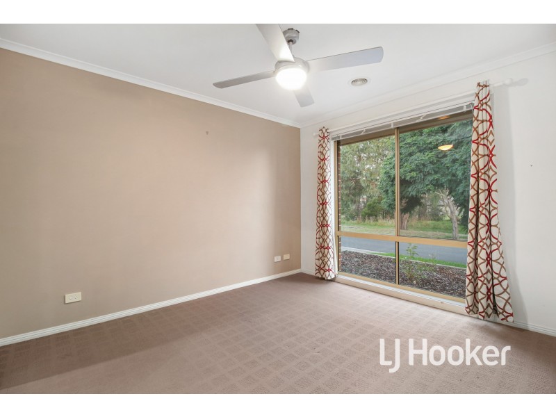 13 Riviera Drive, Pakenham VIC 3810