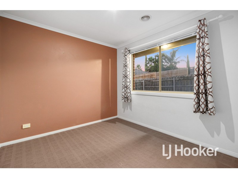 13 Riviera Drive, Pakenham VIC 3810