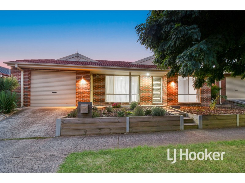 13 Riviera Drive, Pakenham VIC 3810