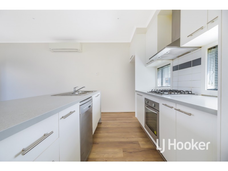 54 Edgeware Close, Pakenham VIC 3810