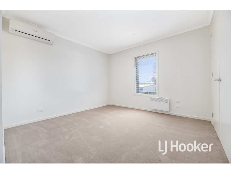 54 Edgeware Close, Pakenham VIC 3810