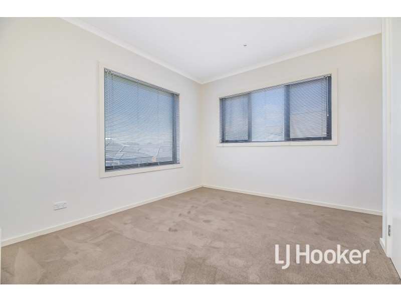 54 Edgeware Close, Pakenham VIC 3810