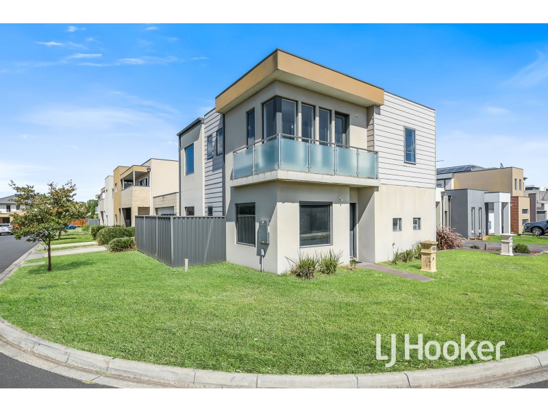 54 Edgeware Close, Pakenham VIC 3810