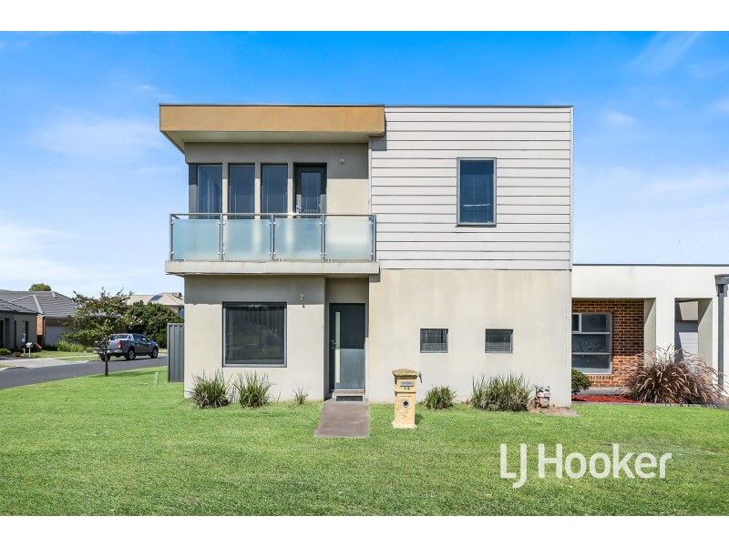 54 Edgeware Close, Pakenham VIC 3810