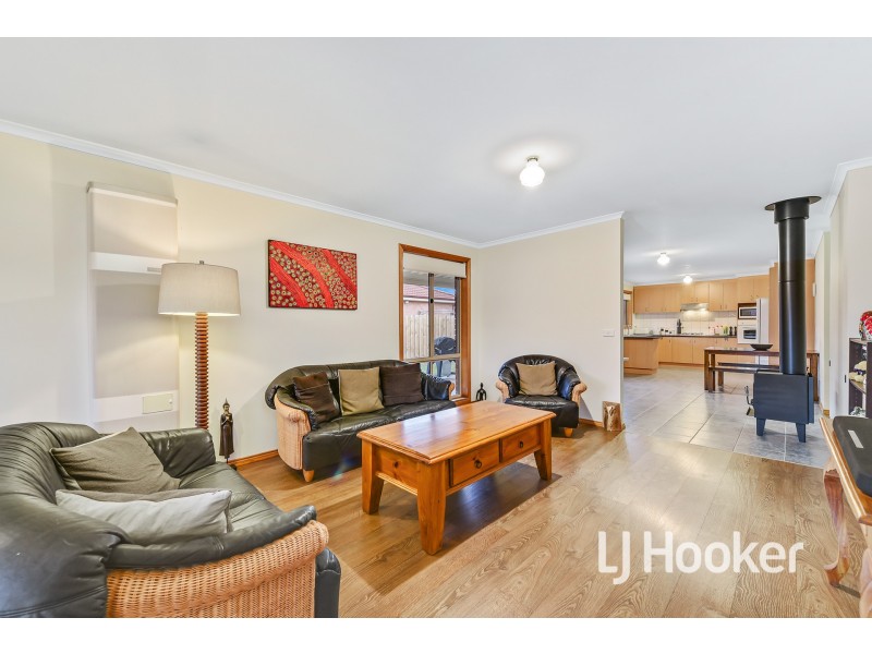 9 Rossi Close, Pakenham VIC 3810