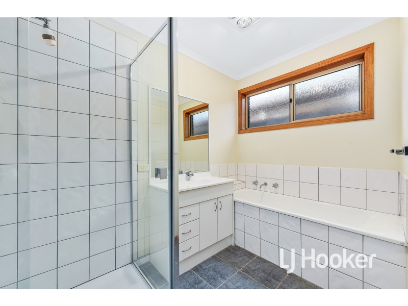 9 Rossi Close, Pakenham VIC 3810