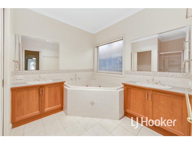 10 Sydney Street, Narre Warren South VIC 3805