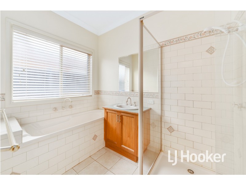 10 Sydney Street, Narre Warren South VIC 3805