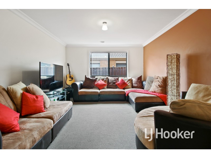 6 Canyon Avenue, Clyde VIC 3978