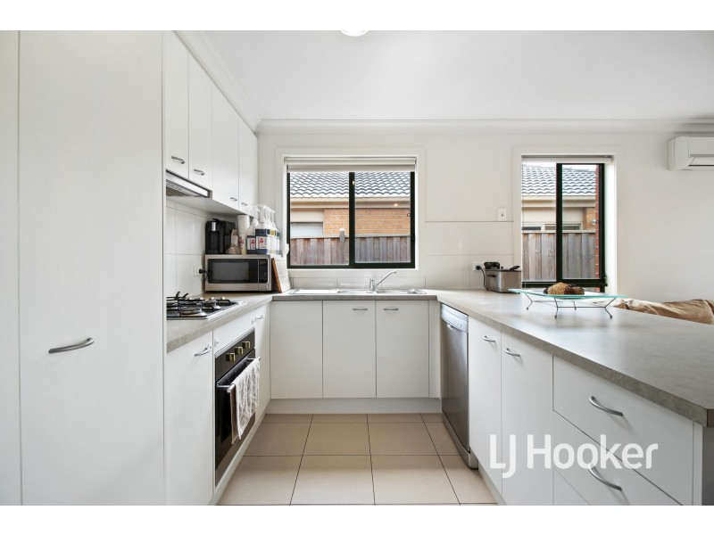 6 Canyon Avenue, Clyde VIC 3978