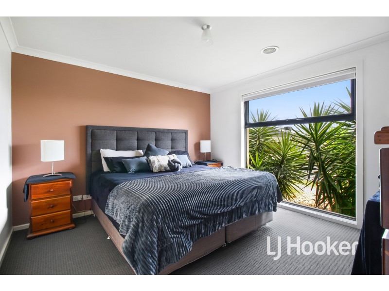 6 Canyon Avenue, Clyde VIC 3978