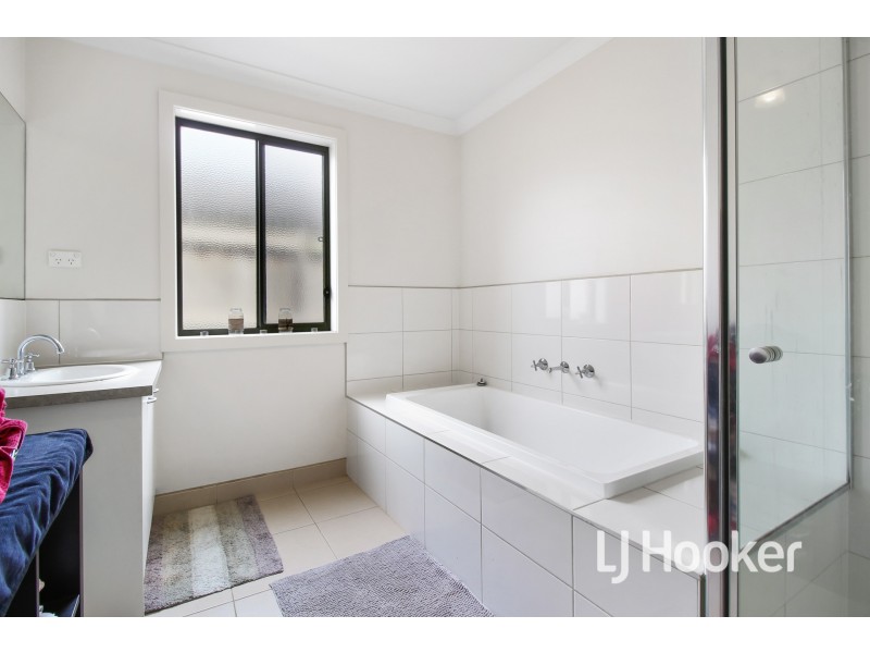 6 Canyon Avenue, Clyde VIC 3978