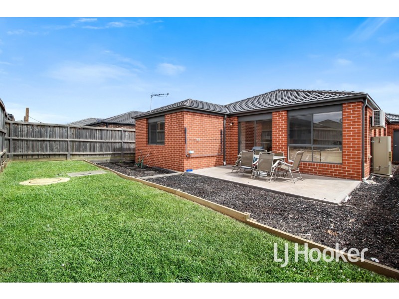 6 Canyon Avenue, Clyde VIC 3978