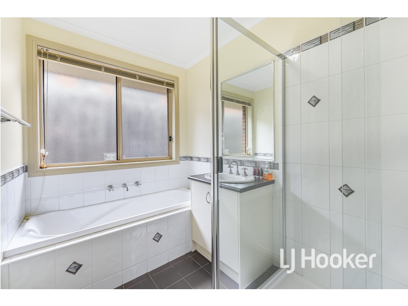 15 Shetland Court, Pakenham VIC 3810