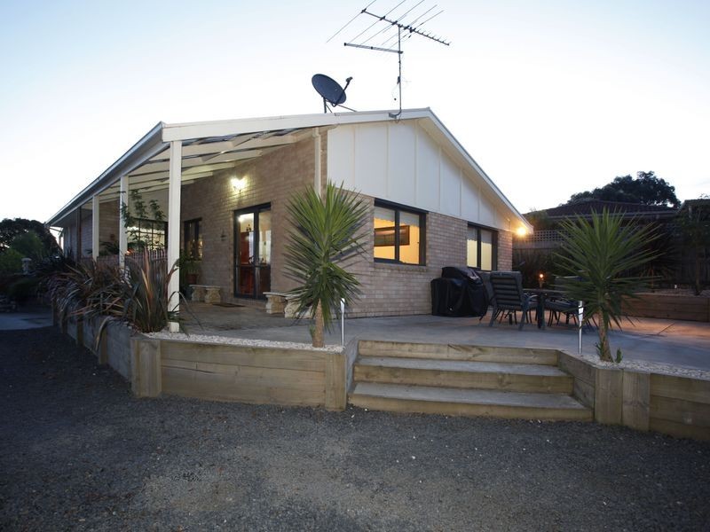 25 Leigh Drive, Pakenham VIC 3810