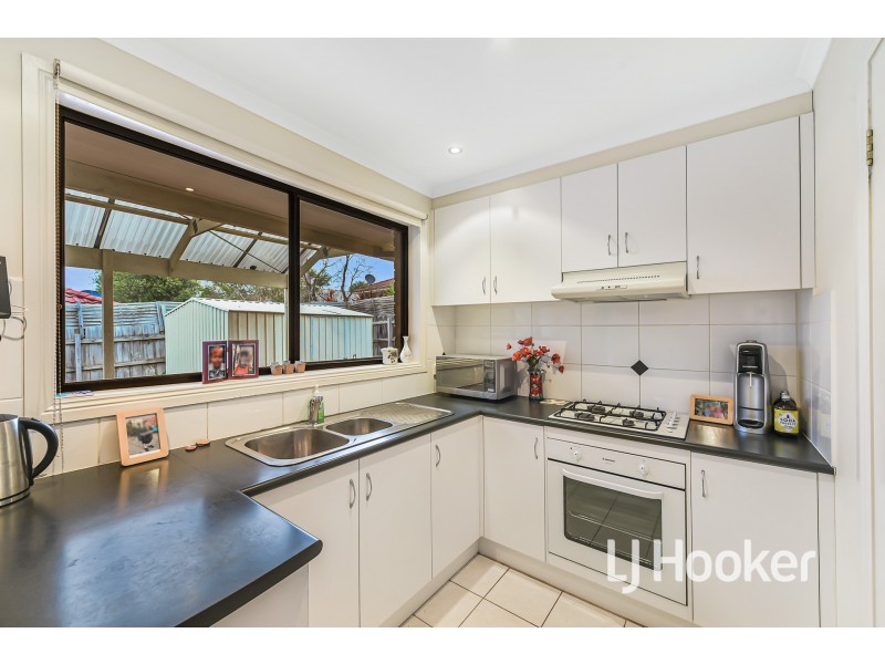 21 Riviera Drive, Pakenham VIC 3810