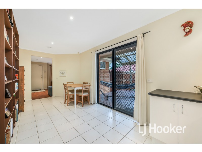 21 Riviera Drive, Pakenham VIC 3810