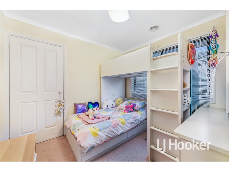 21 Riviera Drive, Pakenham VIC 3810