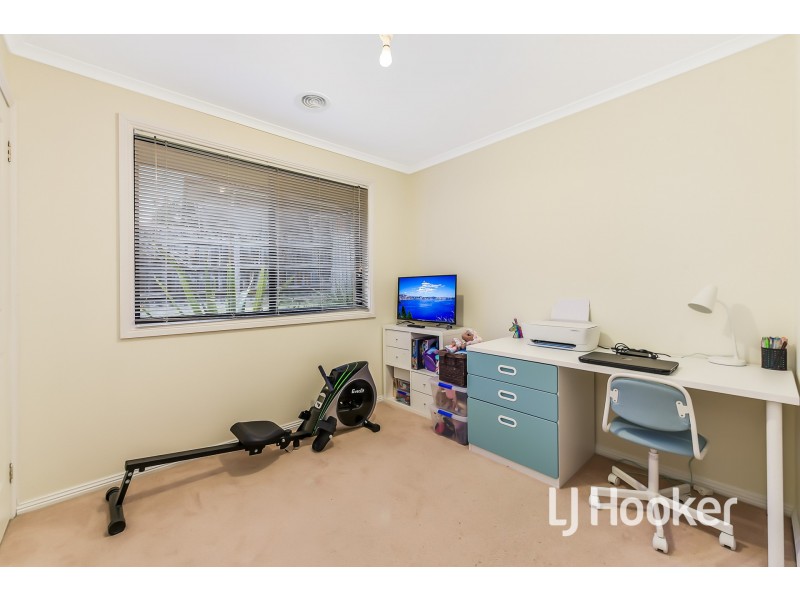 21 Riviera Drive, Pakenham VIC 3810