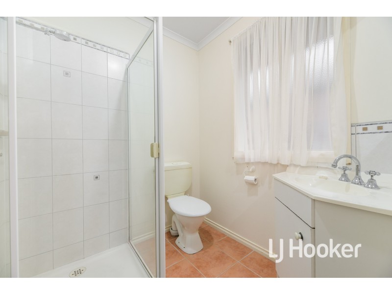 6 Grevillea Place, Pakenham VIC 3810