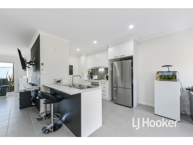 57 Atlantic Drive, Pakenham VIC 3810