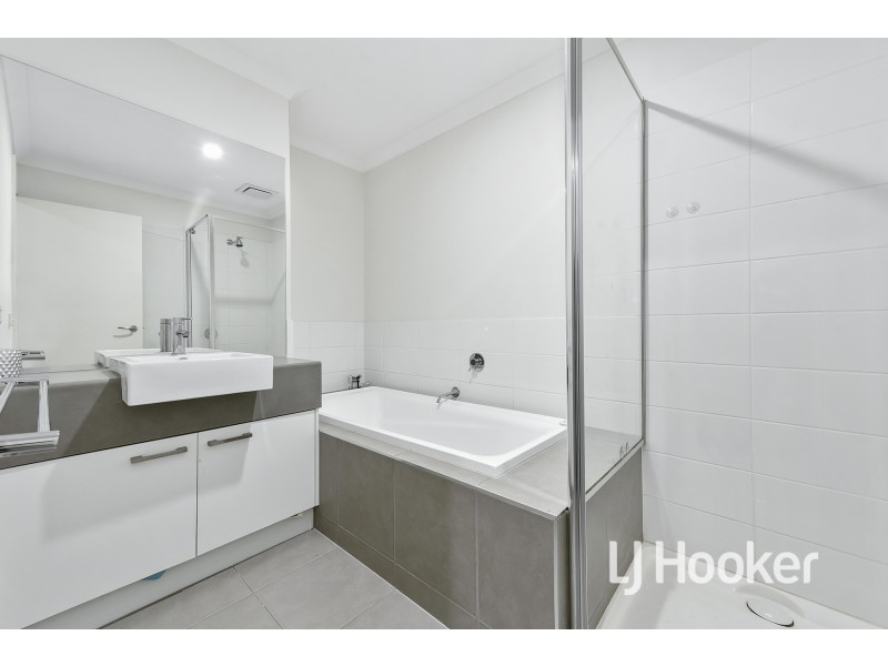 57 Atlantic Drive, Pakenham VIC 3810