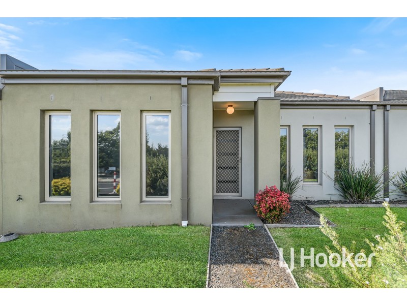 11 McClenaghan Place, Pakenham VIC 3810