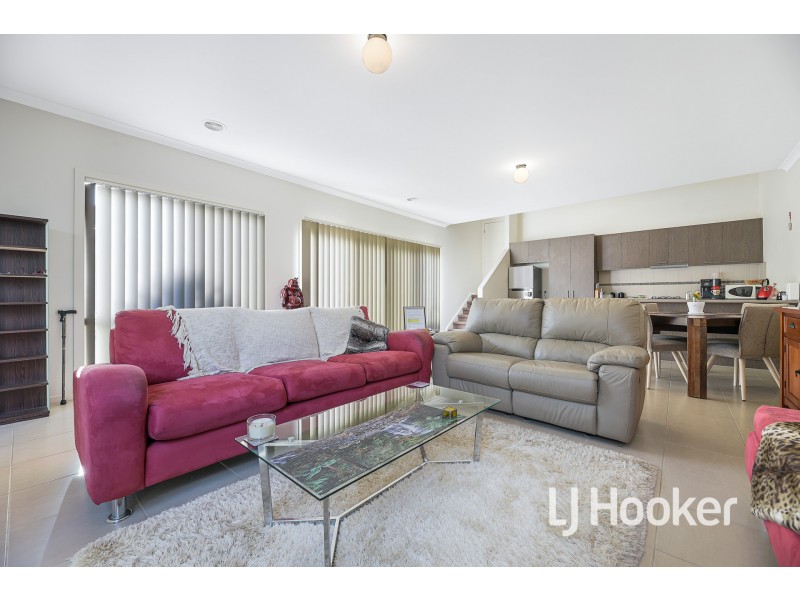 11 McClenaghan Place, Pakenham VIC 3810