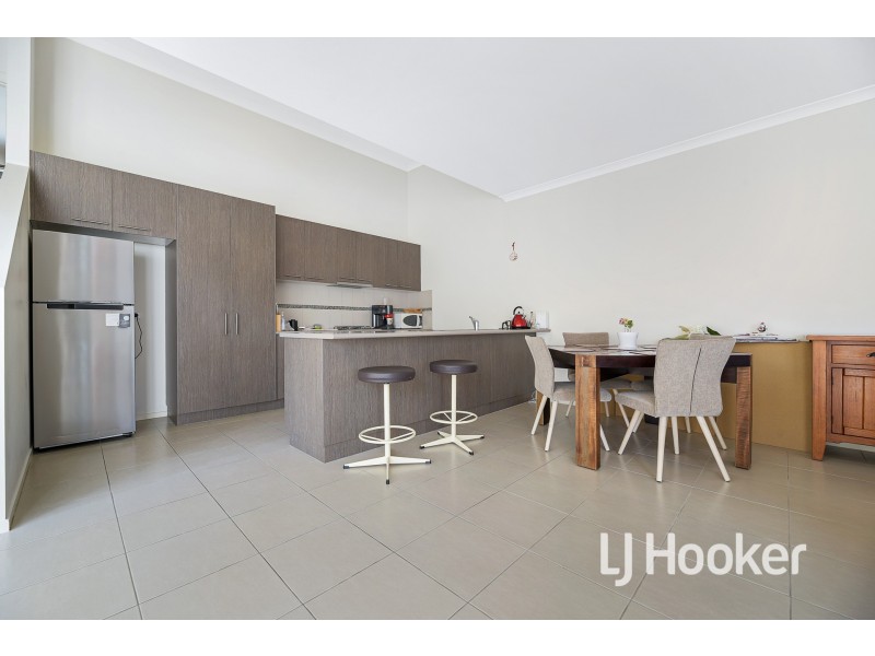 11 McClenaghan Place, Pakenham VIC 3810