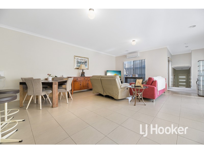 11 McClenaghan Place, Pakenham VIC 3810