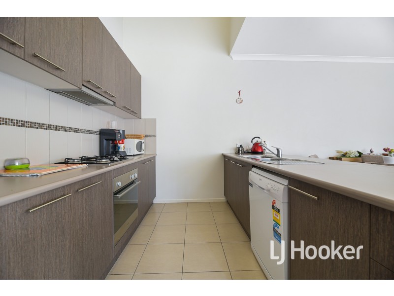11 McClenaghan Place, Pakenham VIC 3810