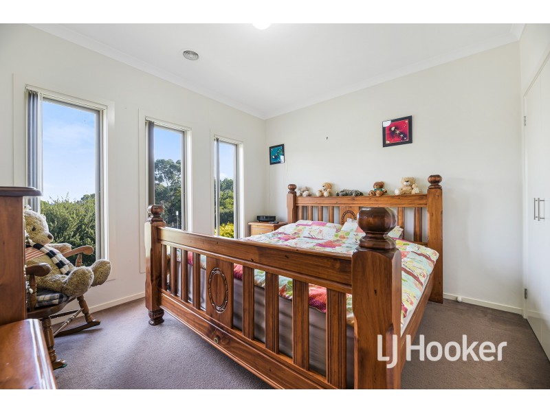 11 McClenaghan Place, Pakenham VIC 3810