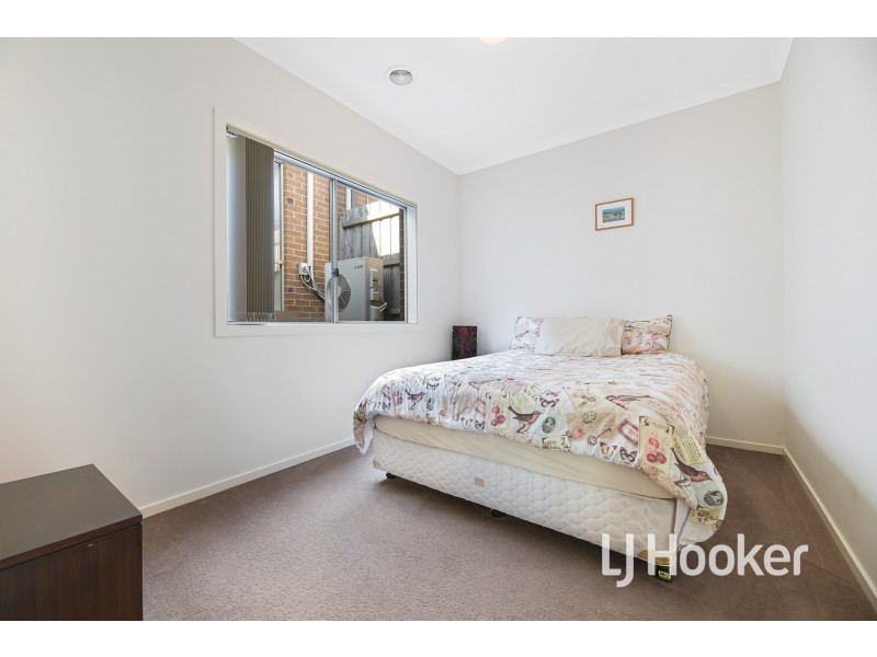 11 McClenaghan Place, Pakenham VIC 3810