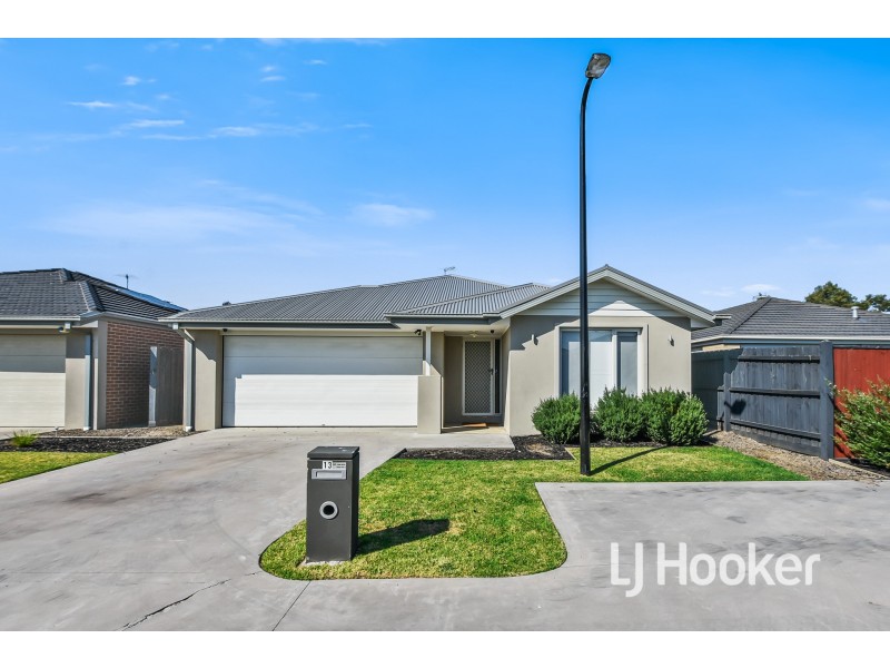 13 Newcastle Drive, Officer VIC 3809
