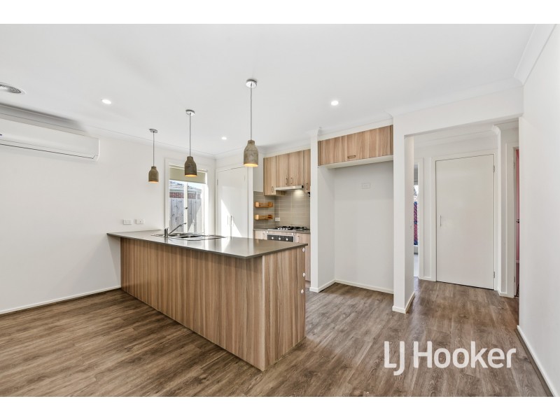 13 Newcastle Drive, Officer VIC 3809