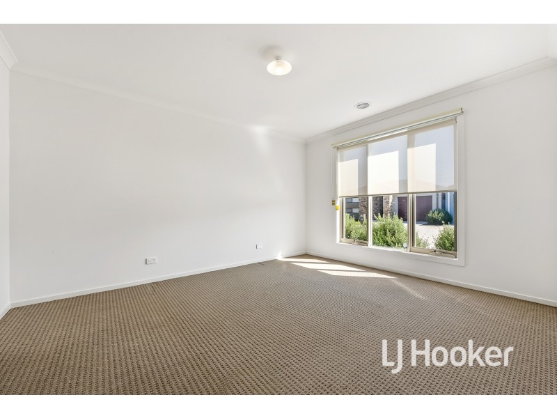 13 Newcastle Drive, Officer VIC 3809