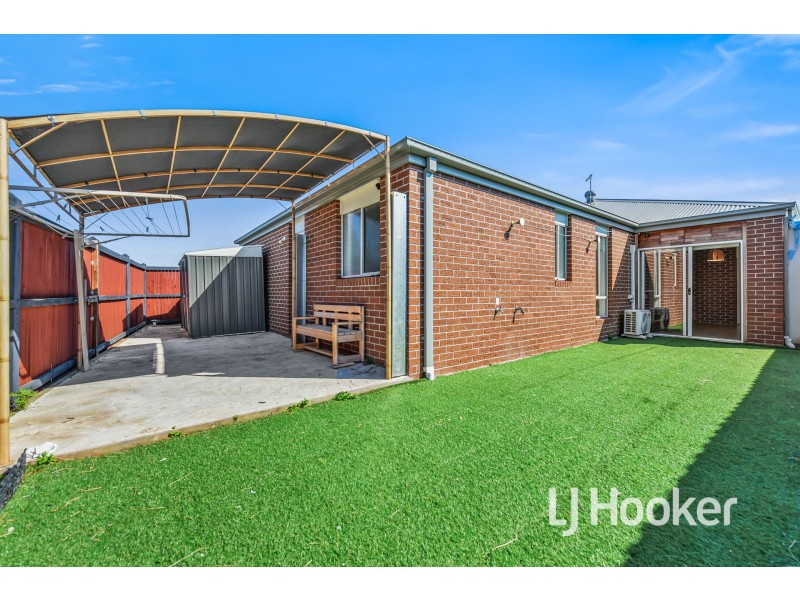 13 Newcastle Drive, Officer VIC 3809