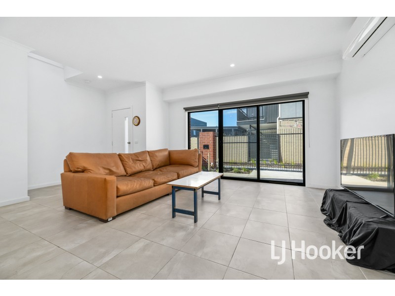 2 Patena Walk, Pakenham VIC 3810