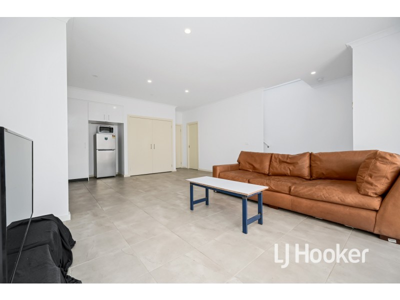 2 Patena Walk, Pakenham VIC 3810