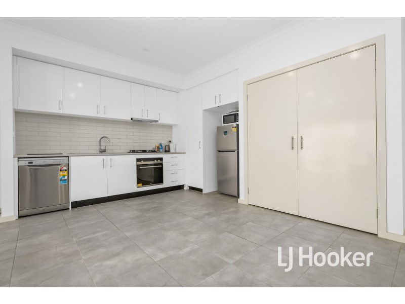 2 Patena Walk, Pakenham VIC 3810