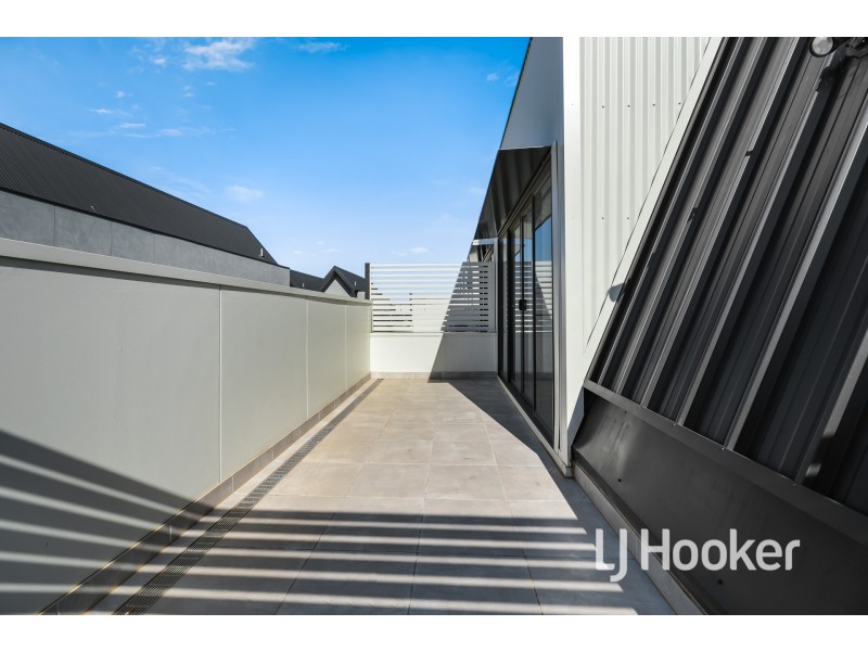 2 Patena Walk, Pakenham VIC 3810