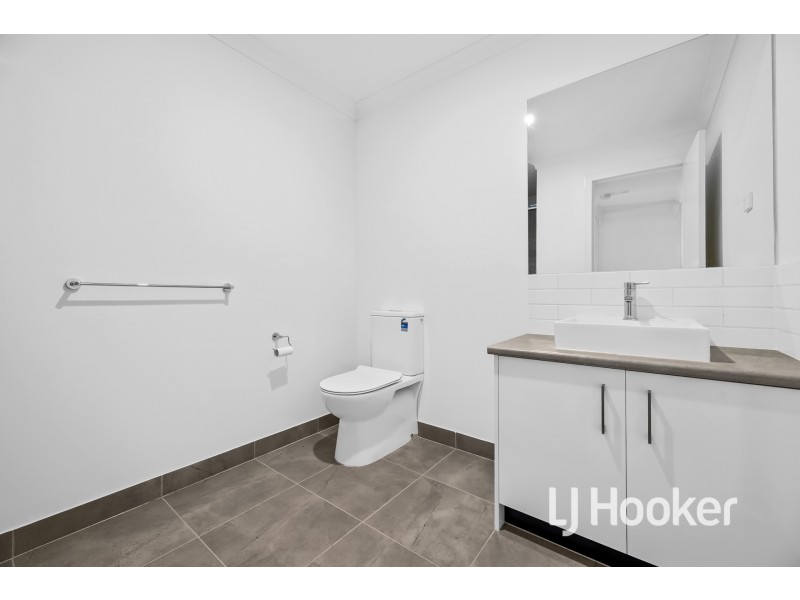 2 Patena Walk, Pakenham VIC 3810