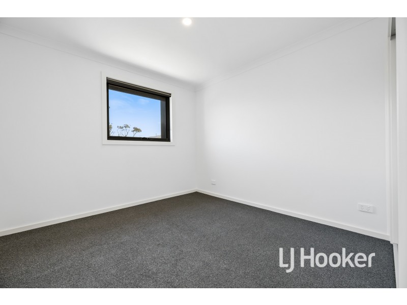 2 Patena Walk, Pakenham VIC 3810