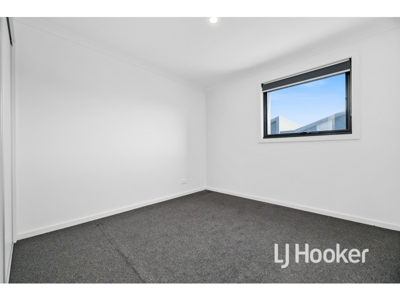 2 Patena Walk, Pakenham VIC 3810