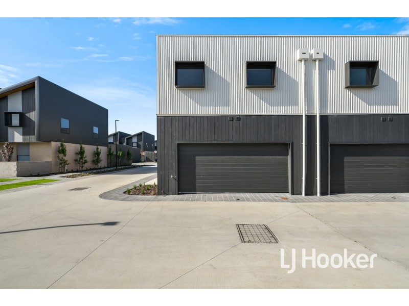 2 Patena Walk, Pakenham VIC 3810