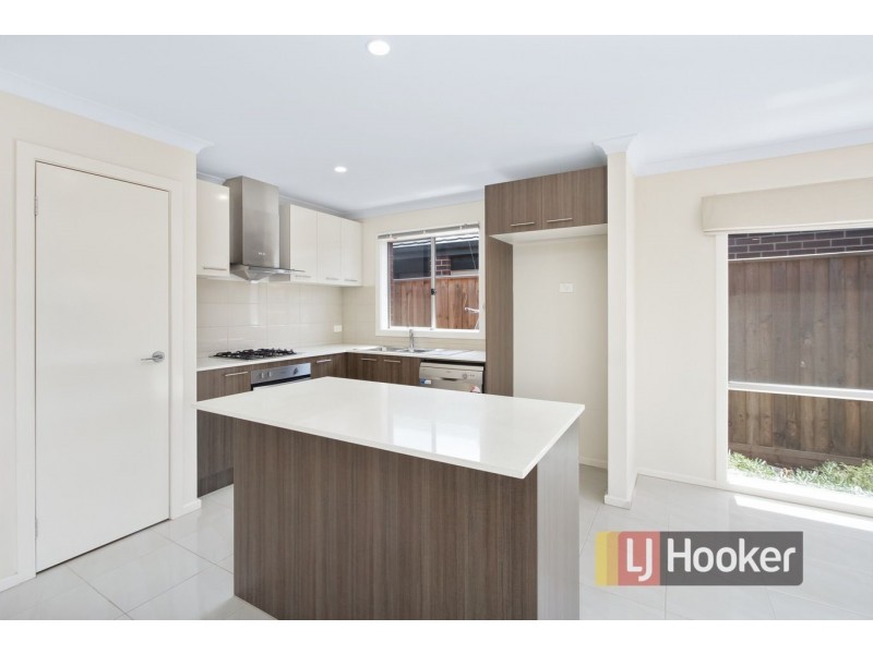 18 Arlington Avenue, Pakenham VIC 3810