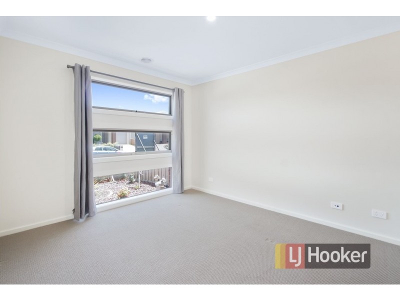 18 Arlington Avenue, Pakenham VIC 3810