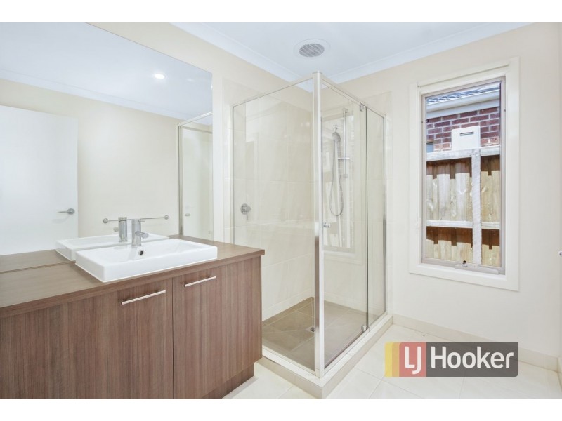 18 Arlington Avenue, Pakenham VIC 3810