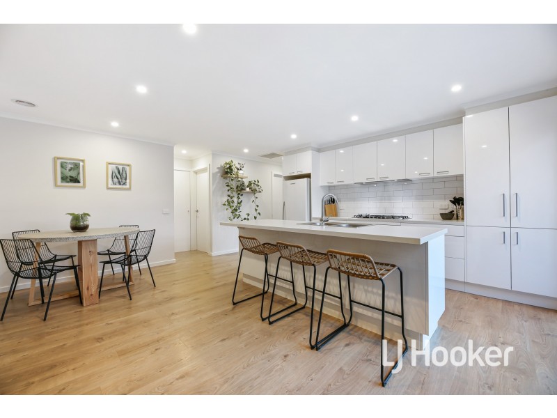 67 Simon Drive, Pakenham VIC 3810